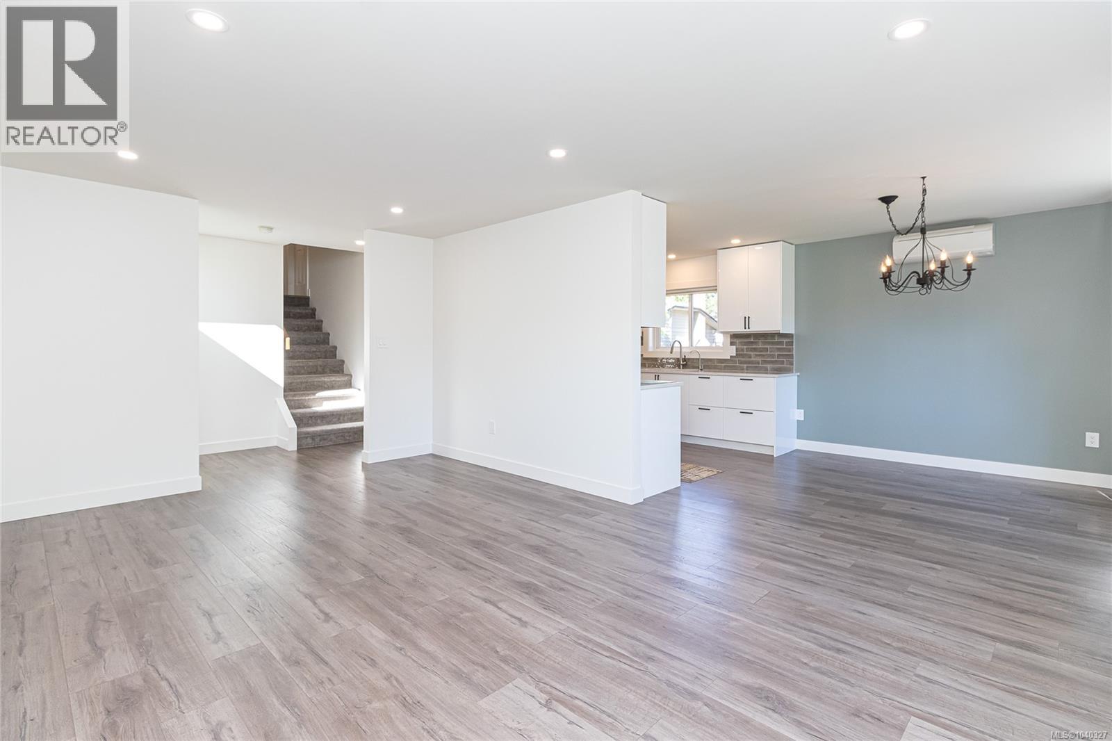  763 Viaduct Avenue East, Saanich