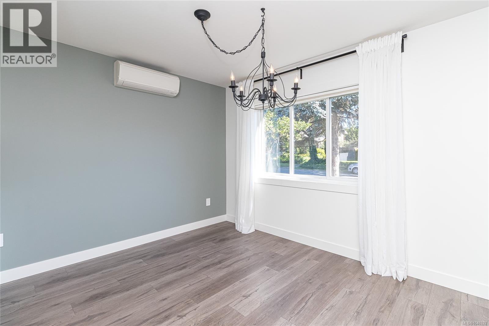  763 Viaduct Avenue East, Saanich