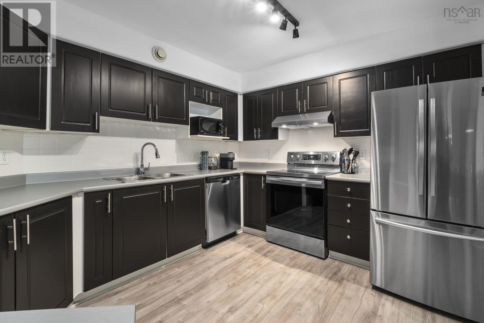 #408 512 Parkland Drive - 12