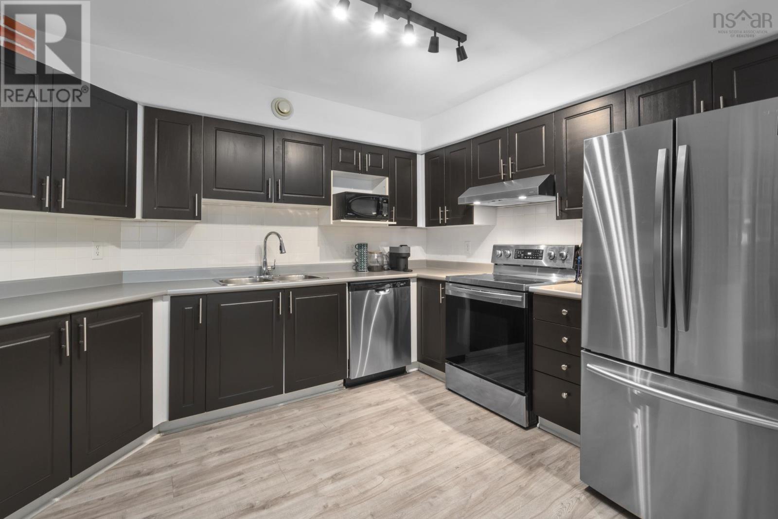 #408 512 Parkland Drive - 11
