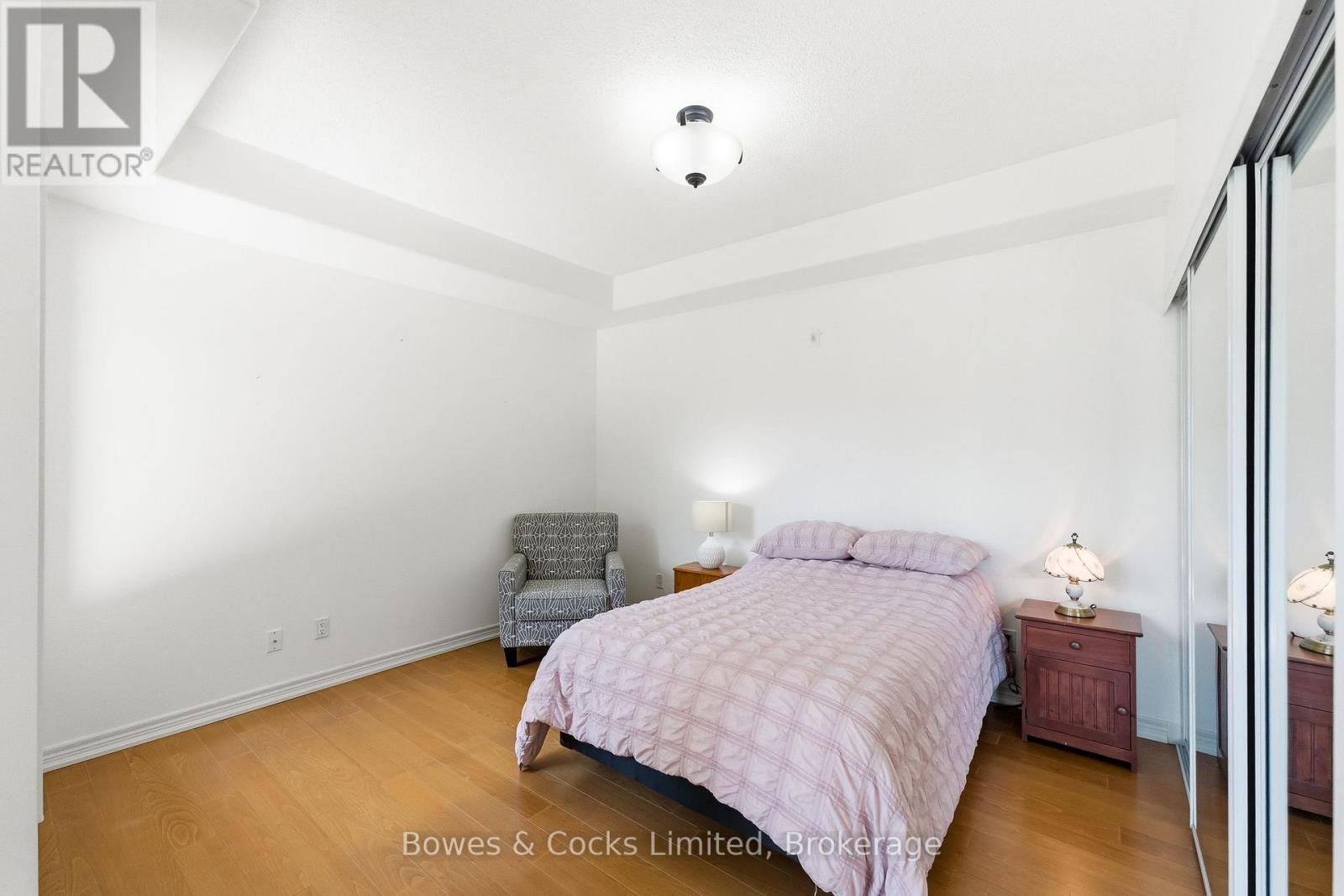 #110 869 CLONSILLA AVENUE - 19