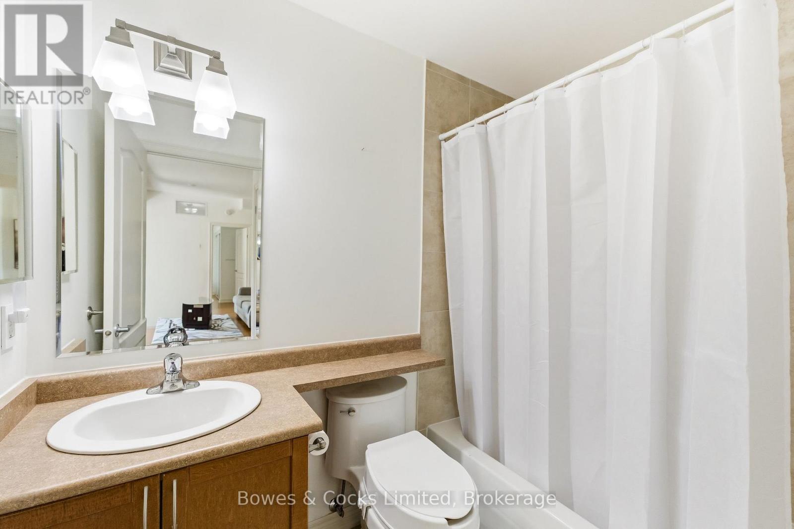 #110 869 CLONSILLA AVENUE - 23