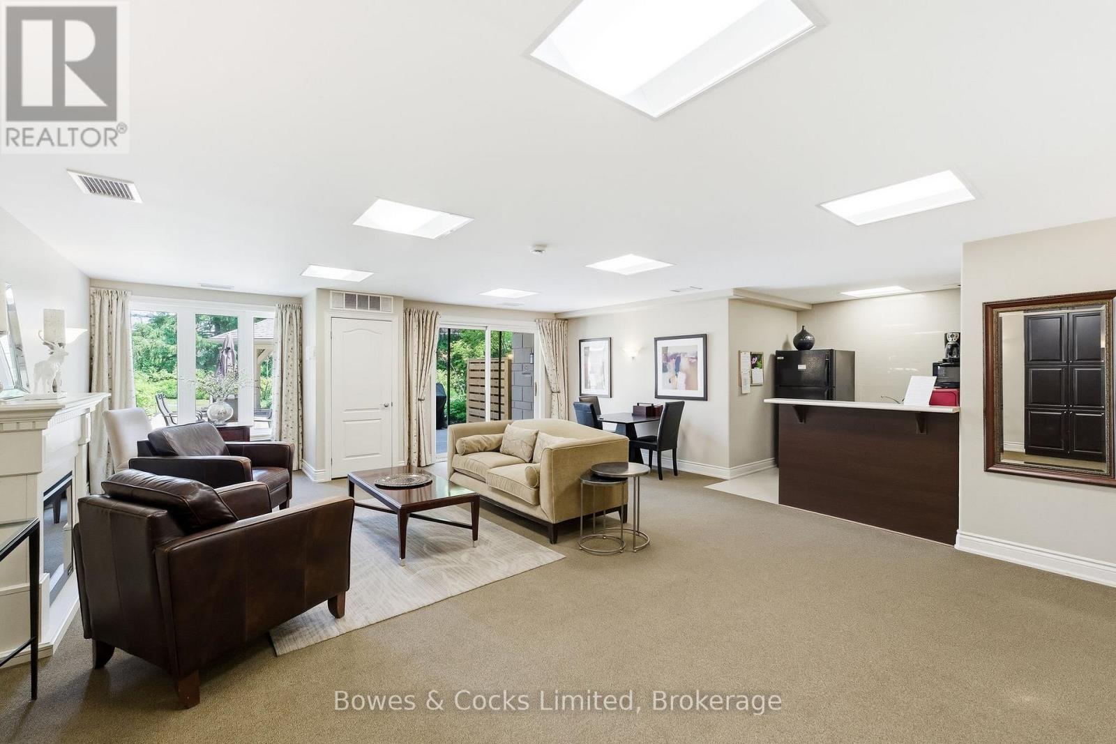 #110 869 CLONSILLA AVENUE - 31