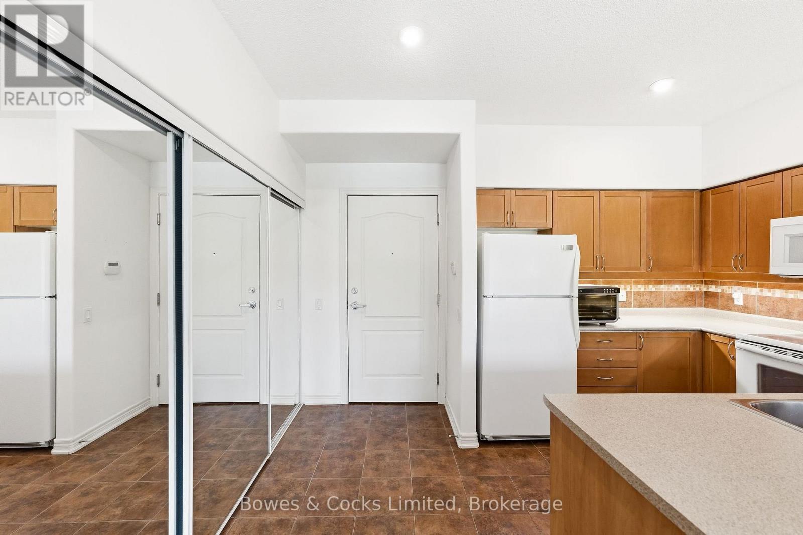 #110 869 CLONSILLA AVENUE - 7