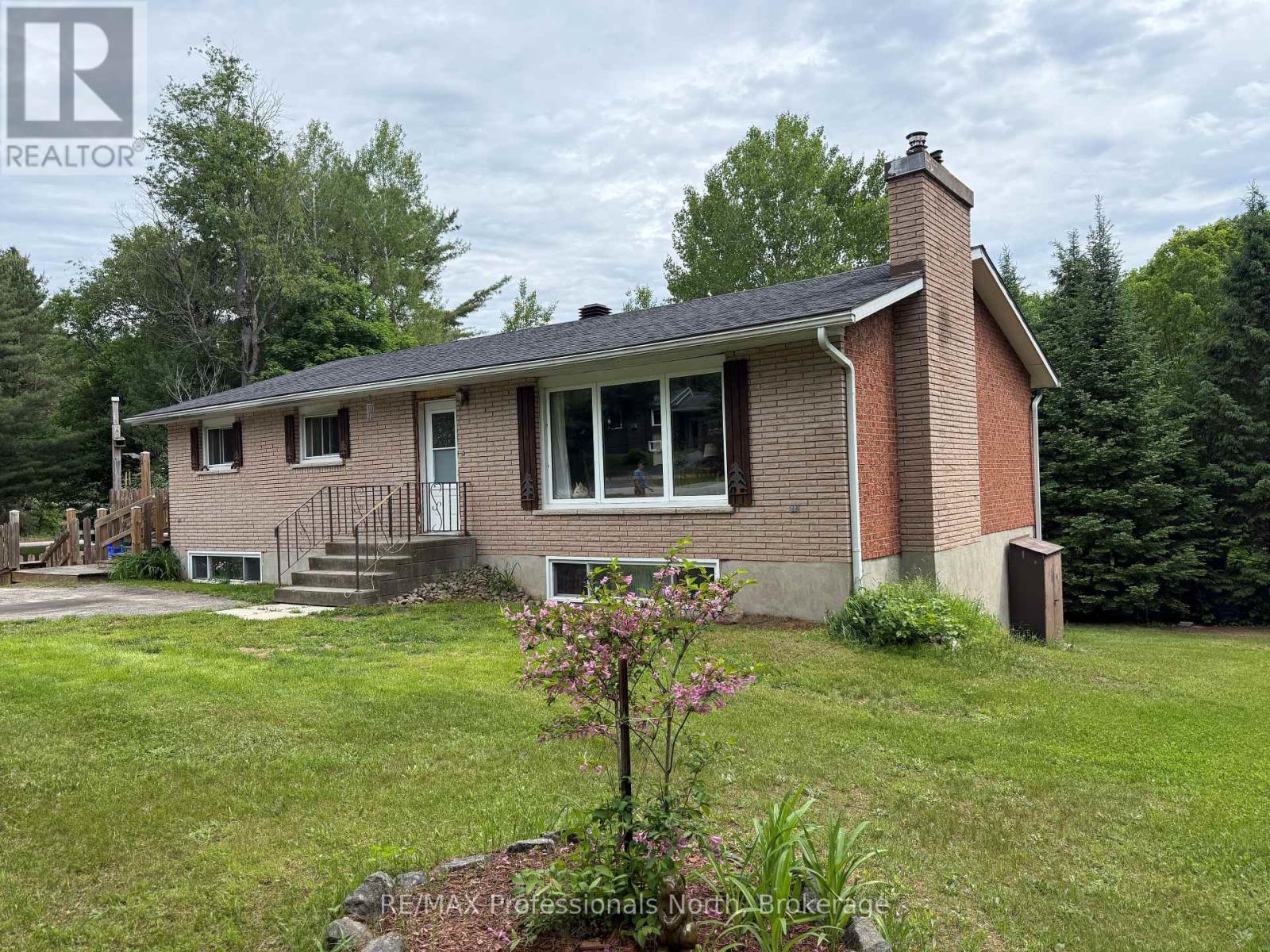 37 SPRUCE DRIVE S - 1