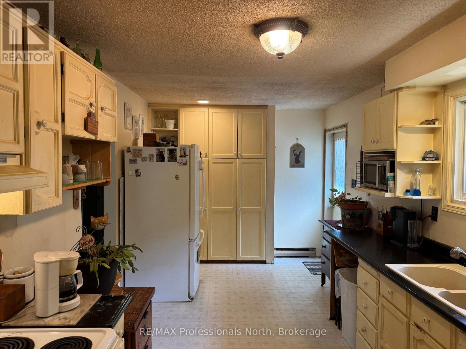 37 SPRUCE DRIVE S - 12