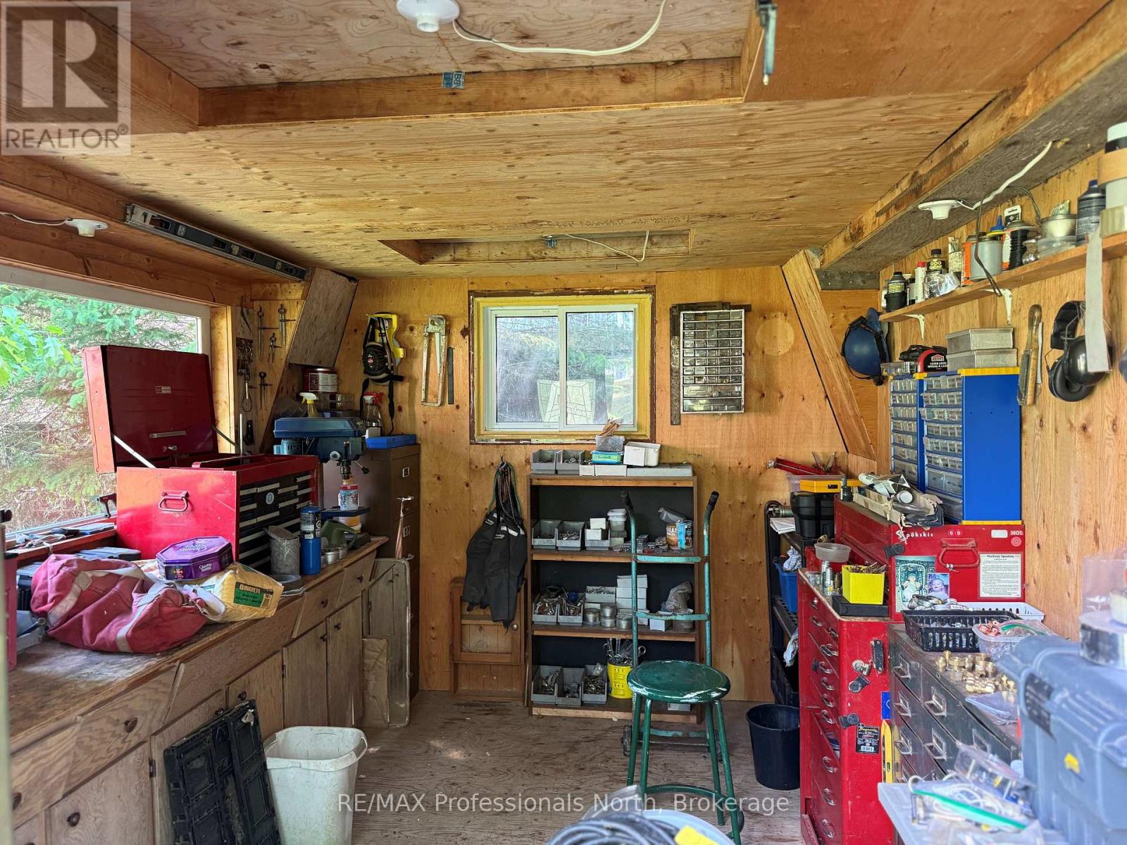37 SPRUCE DRIVE S - 8
