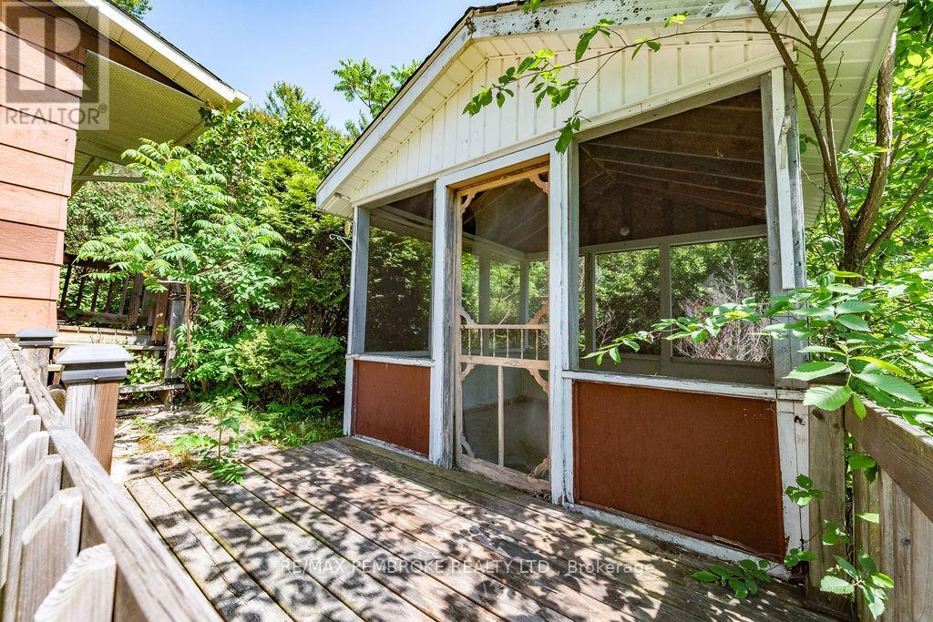 126 HILLTOP DRIVE - 44