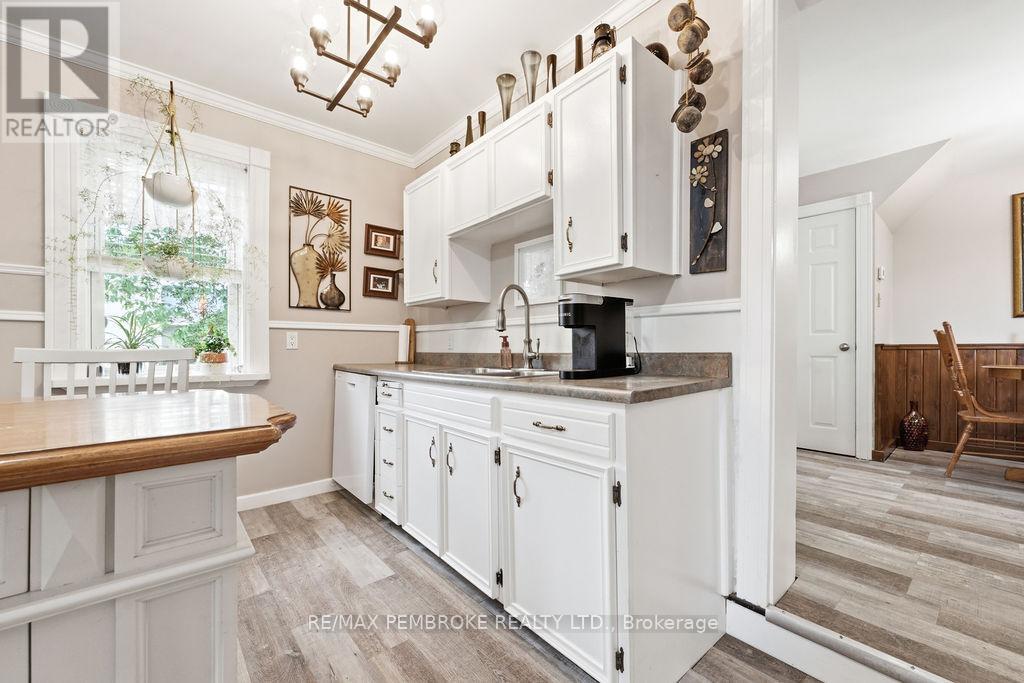 558 MACKAY STREET - 10