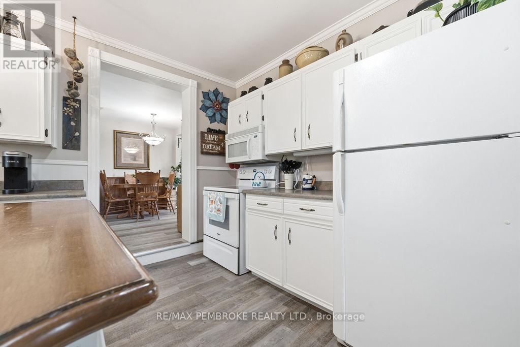 558 MACKAY STREET - 11