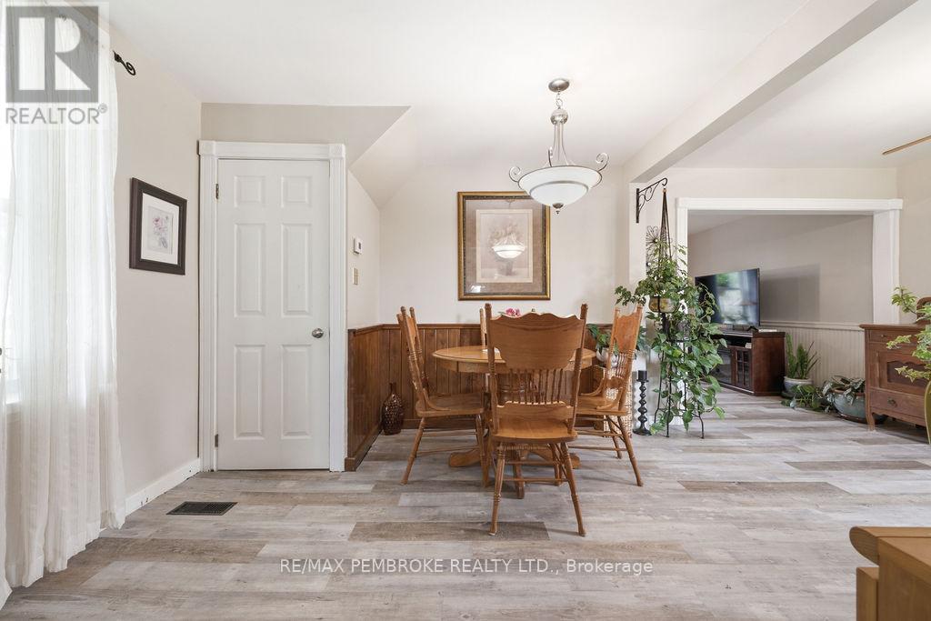 558 MACKAY STREET - 12