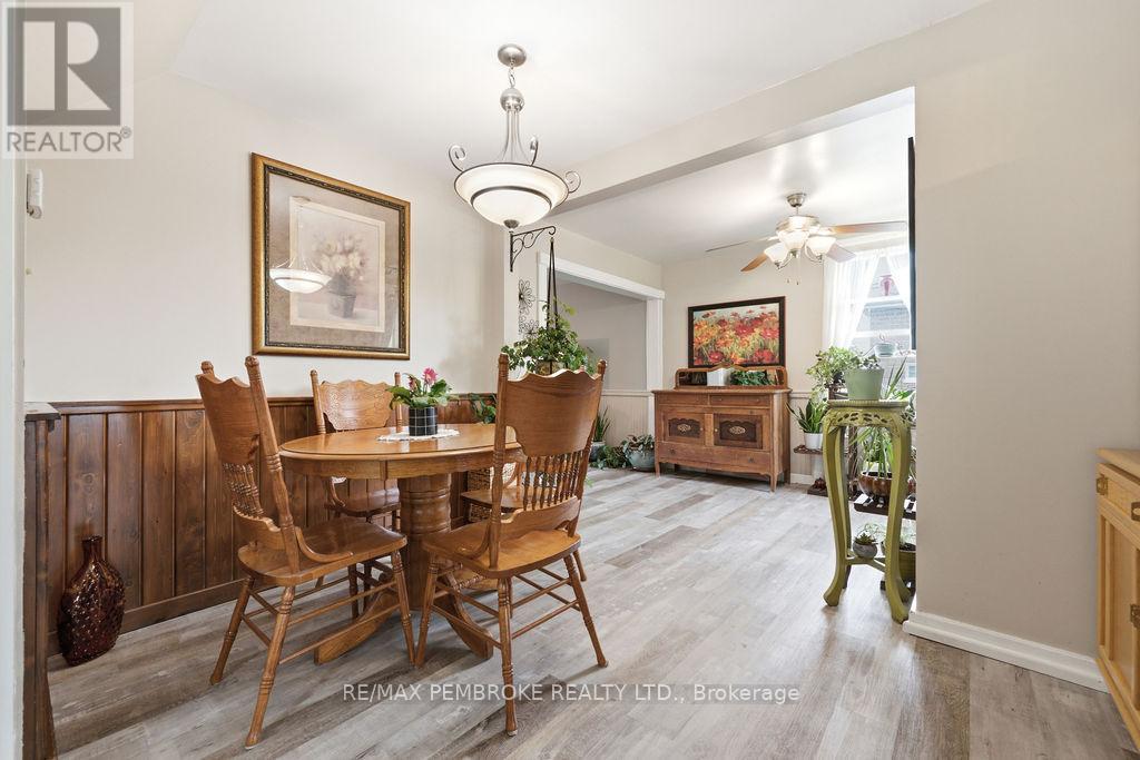 558 MACKAY STREET - 13