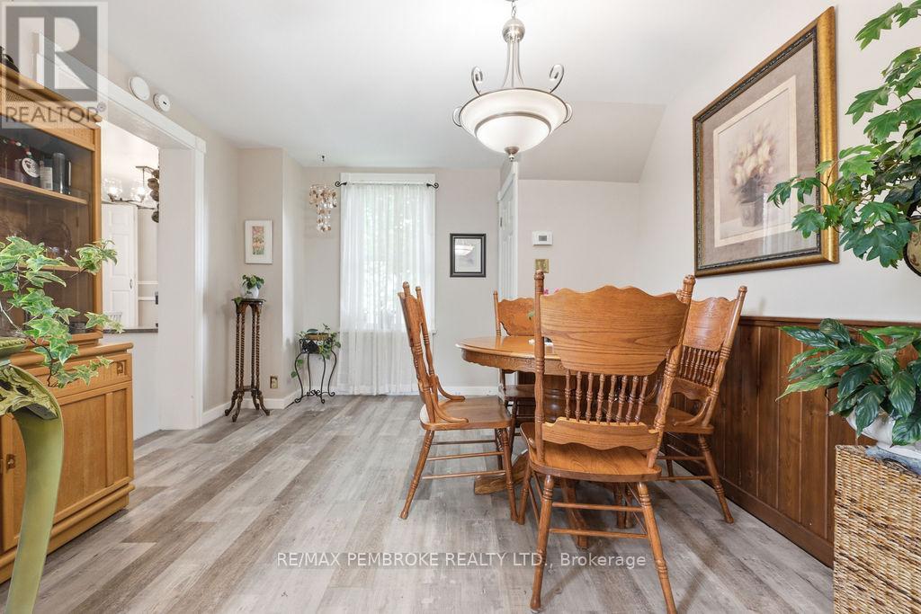 558 MACKAY STREET - 14