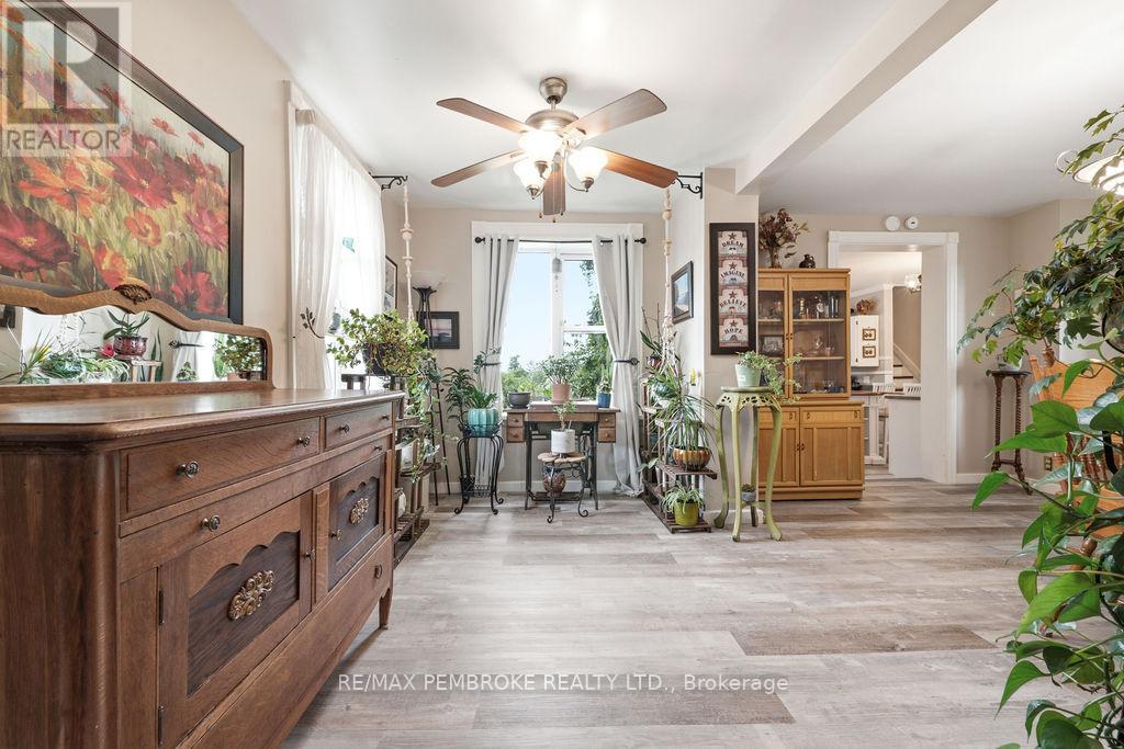 558 MACKAY STREET - 15