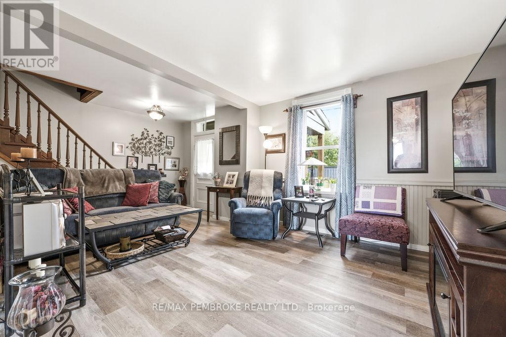 558 MACKAY STREET - 16