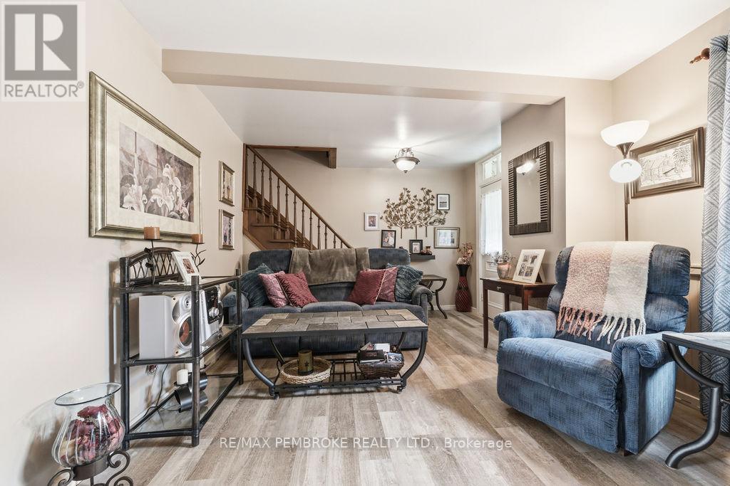 558 MACKAY STREET - 17