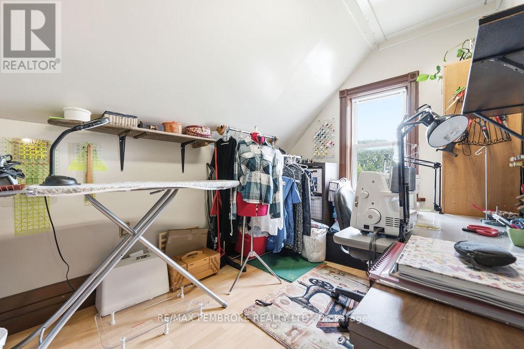 558 MACKAY STREET - 20