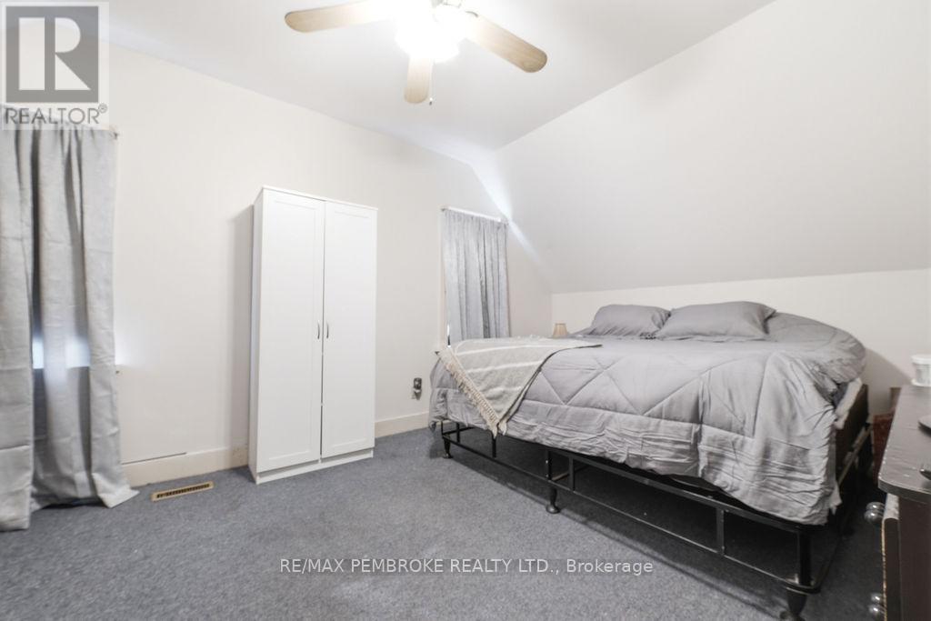 558 MACKAY STREET - 21