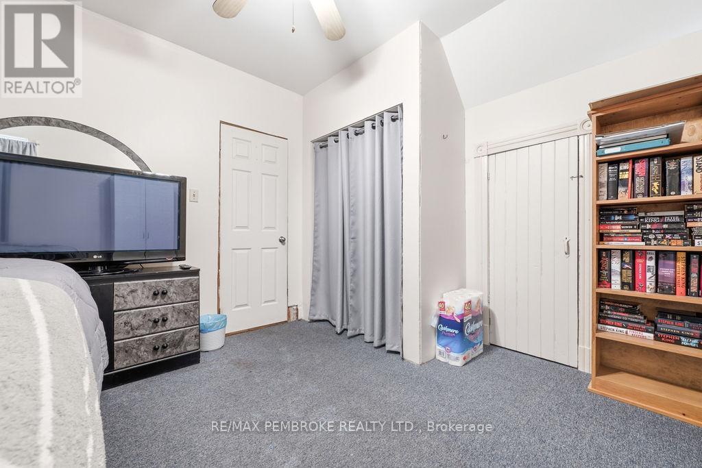 558 MACKAY STREET - 23