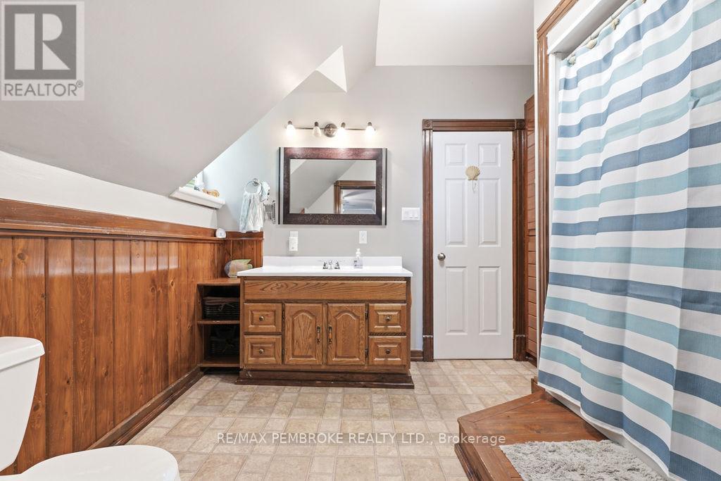 558 MACKAY STREET - 26