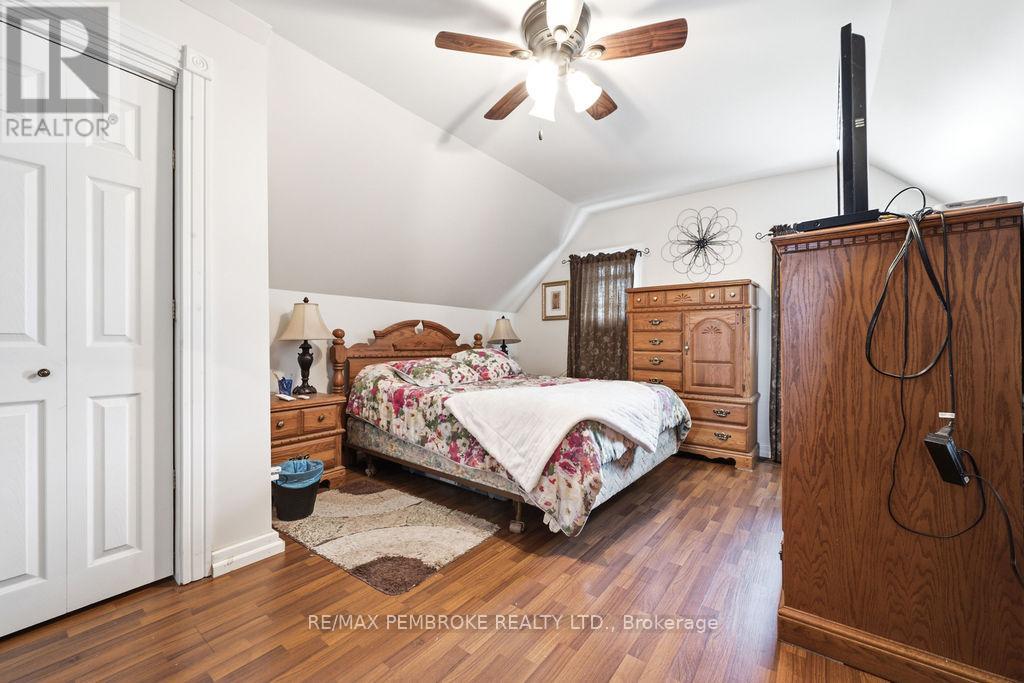 558 MACKAY STREET - 27
