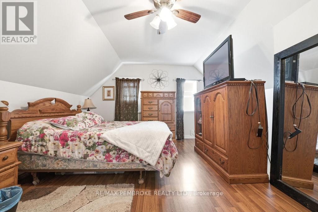 558 MACKAY STREET - 28