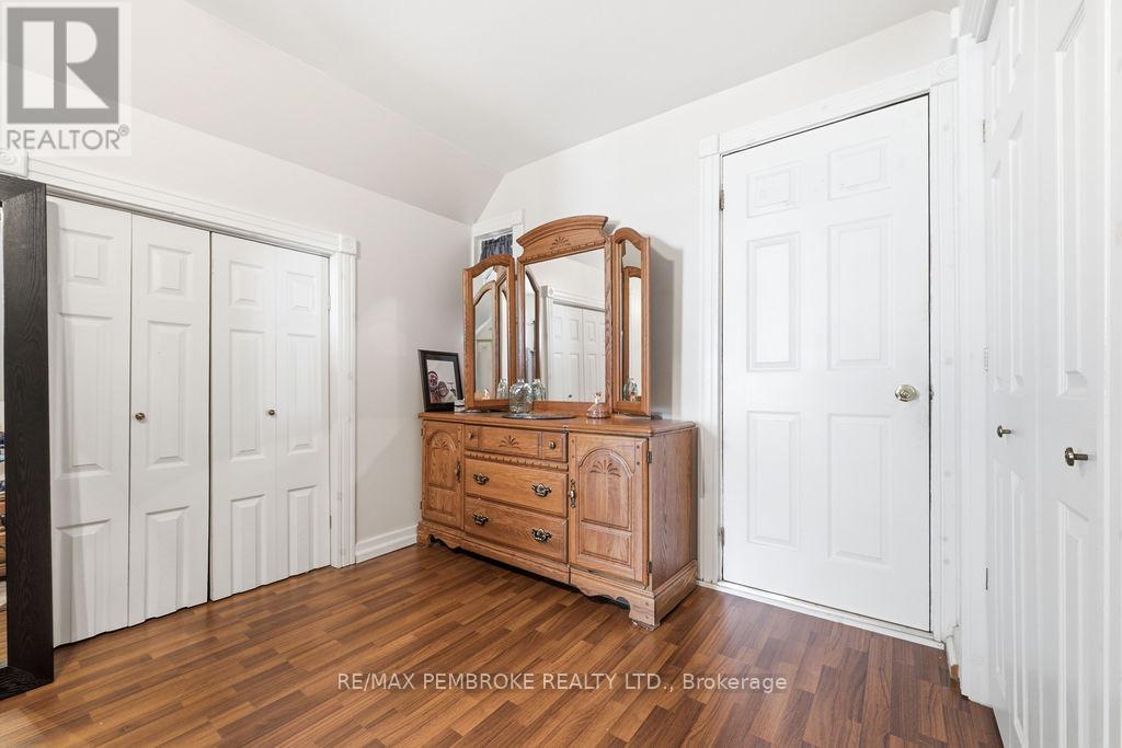 558 MACKAY STREET - 30