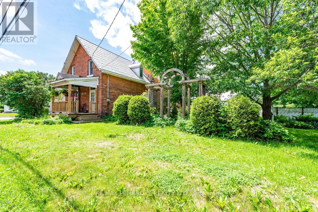 558 MACKAY STREET - 35