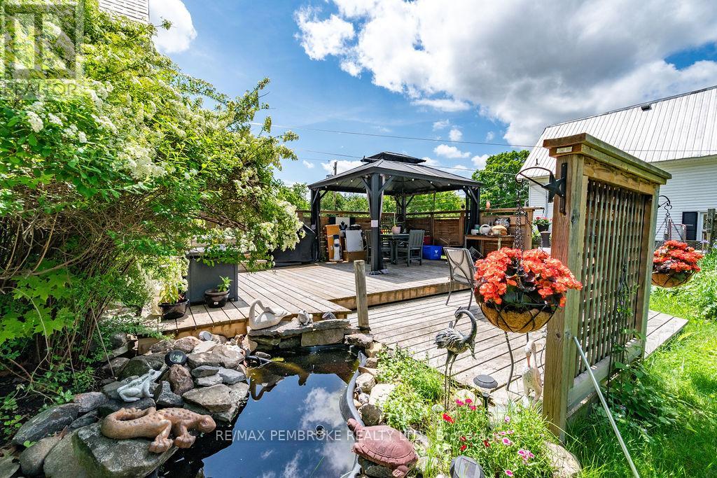 558 MACKAY STREET - 36