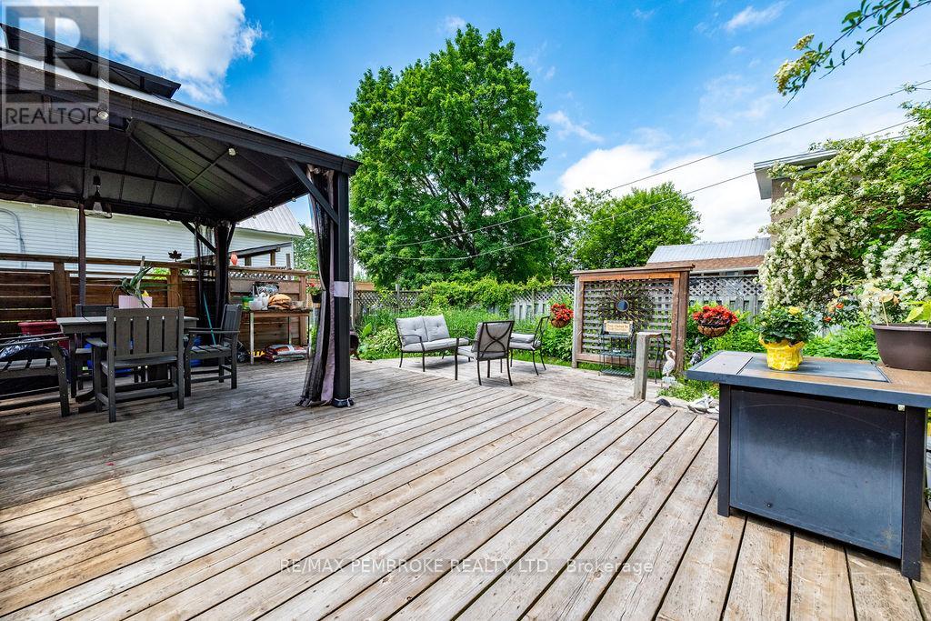 558 MACKAY STREET - 39