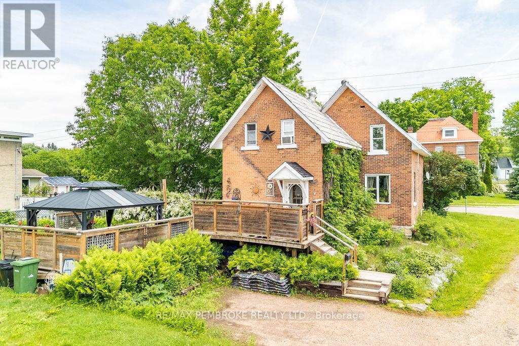 558 MACKAY STREET - 41