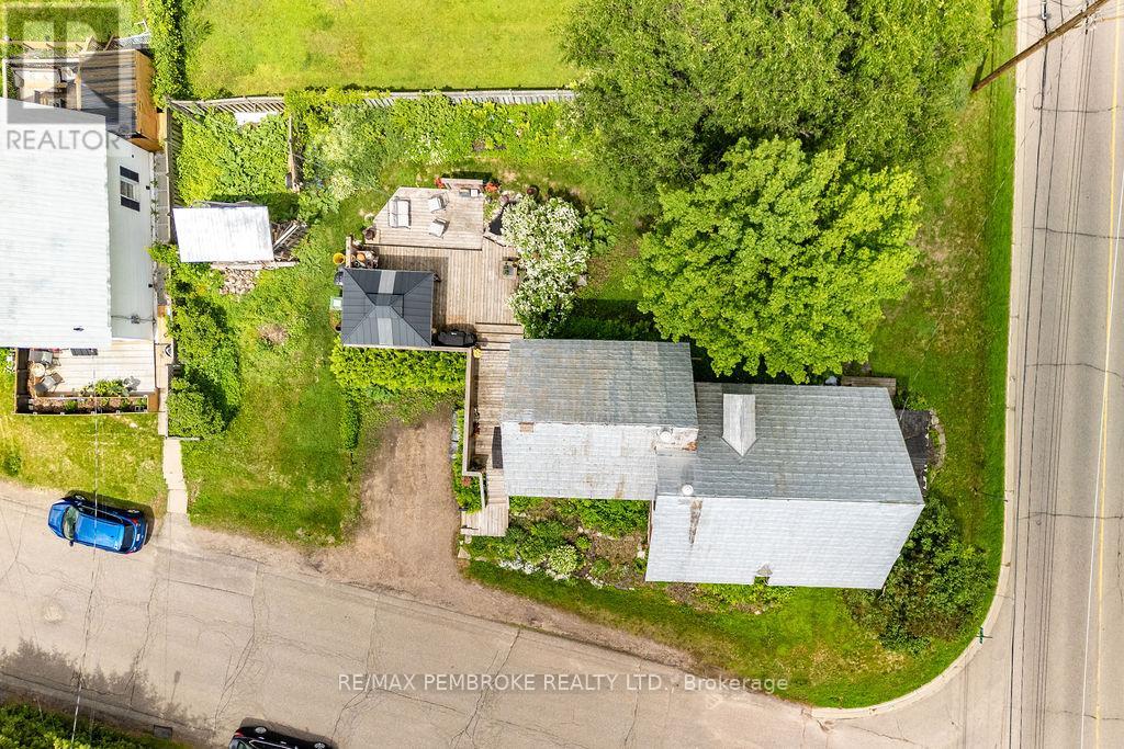 558 MACKAY STREET - 42