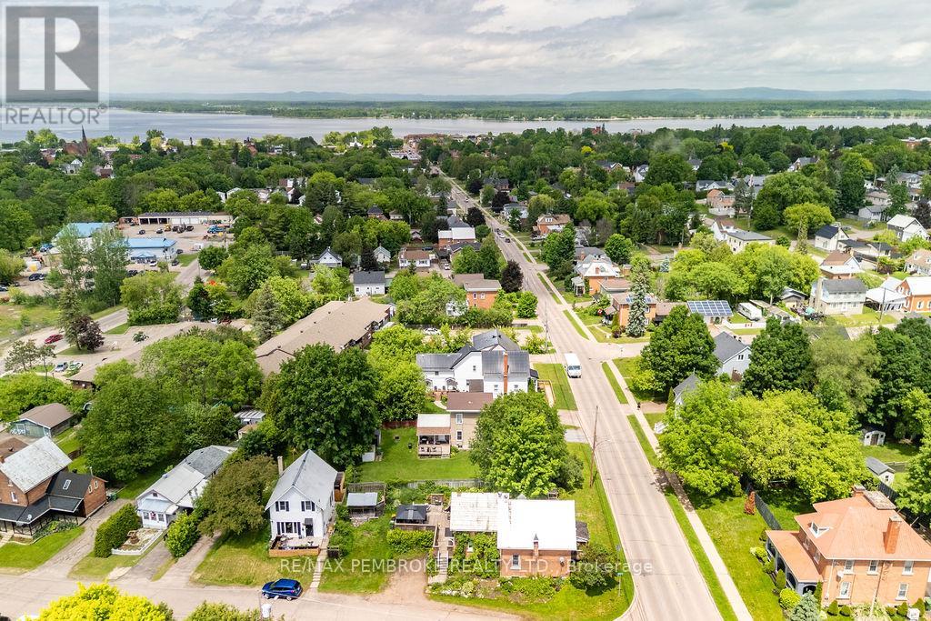 558 MACKAY STREET - 44