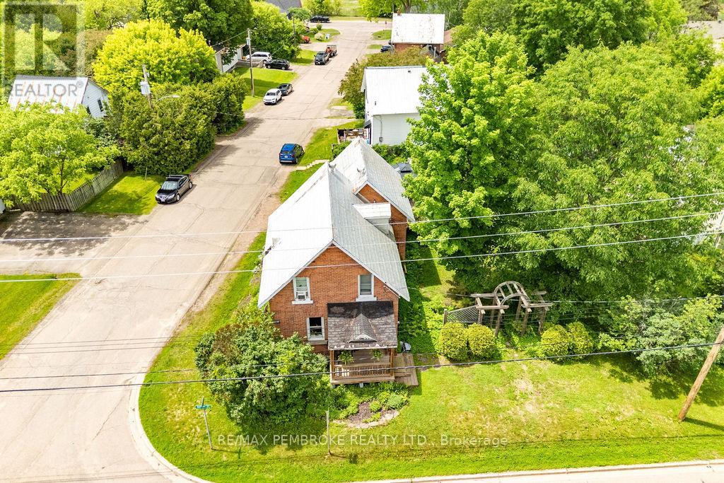 558 MACKAY STREET - 45