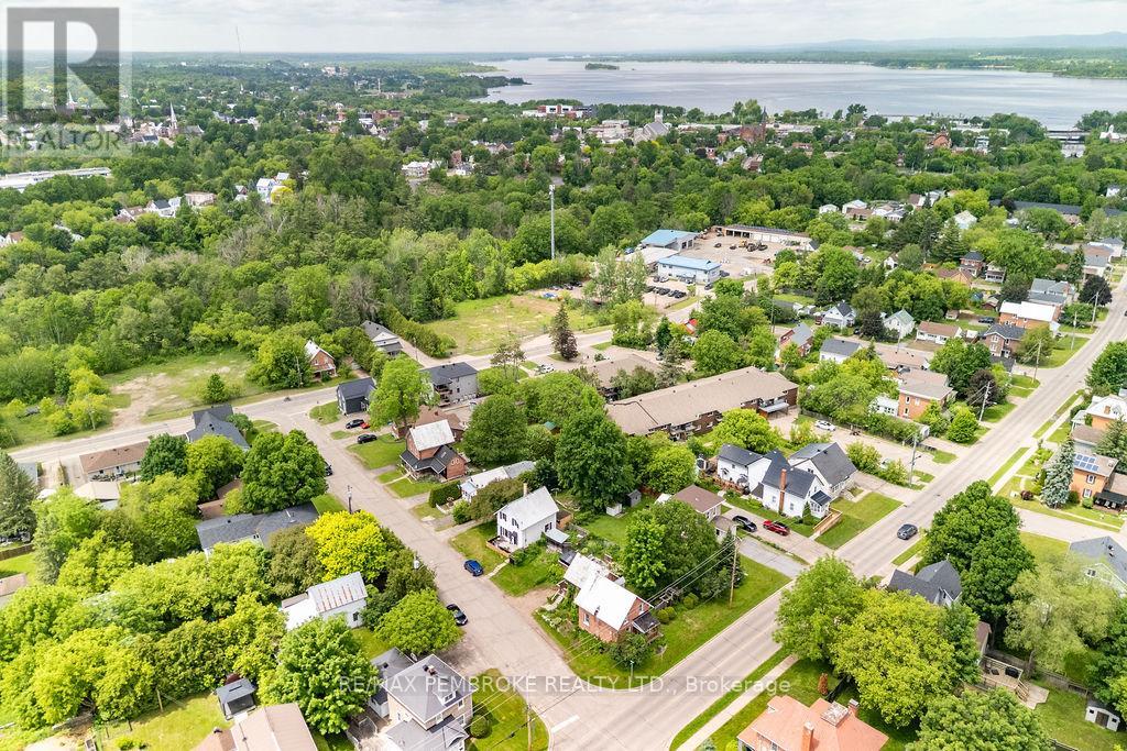 558 MACKAY STREET - 46