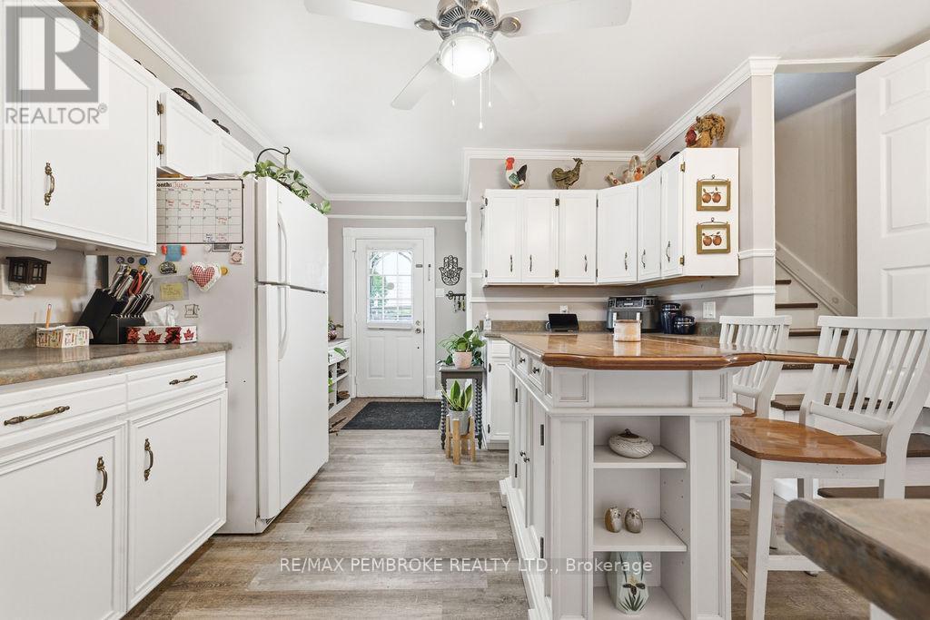 558 MACKAY STREET - 6