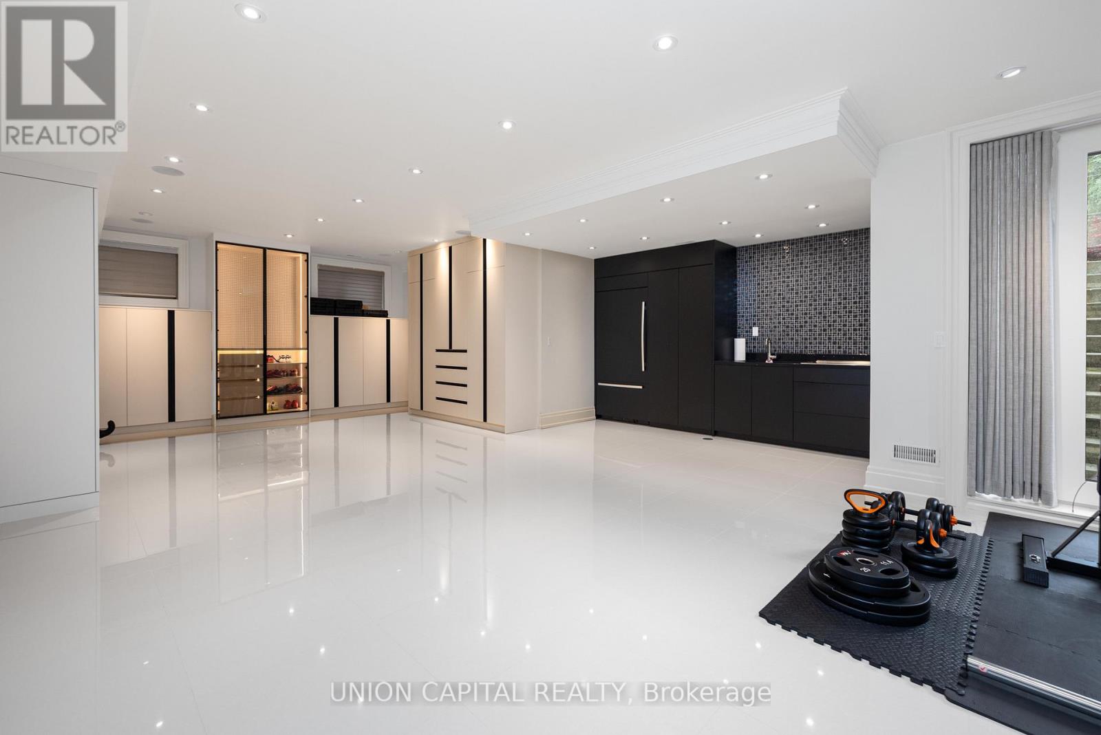 47 BEVDALE ROAD - 42