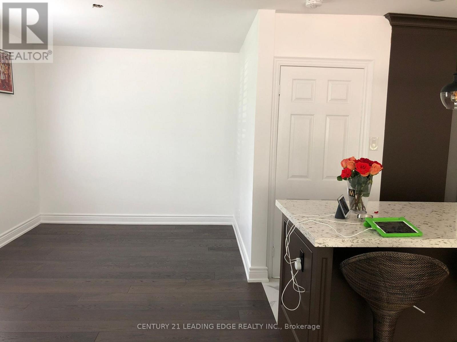 600 DUNLOP STREET E - 5