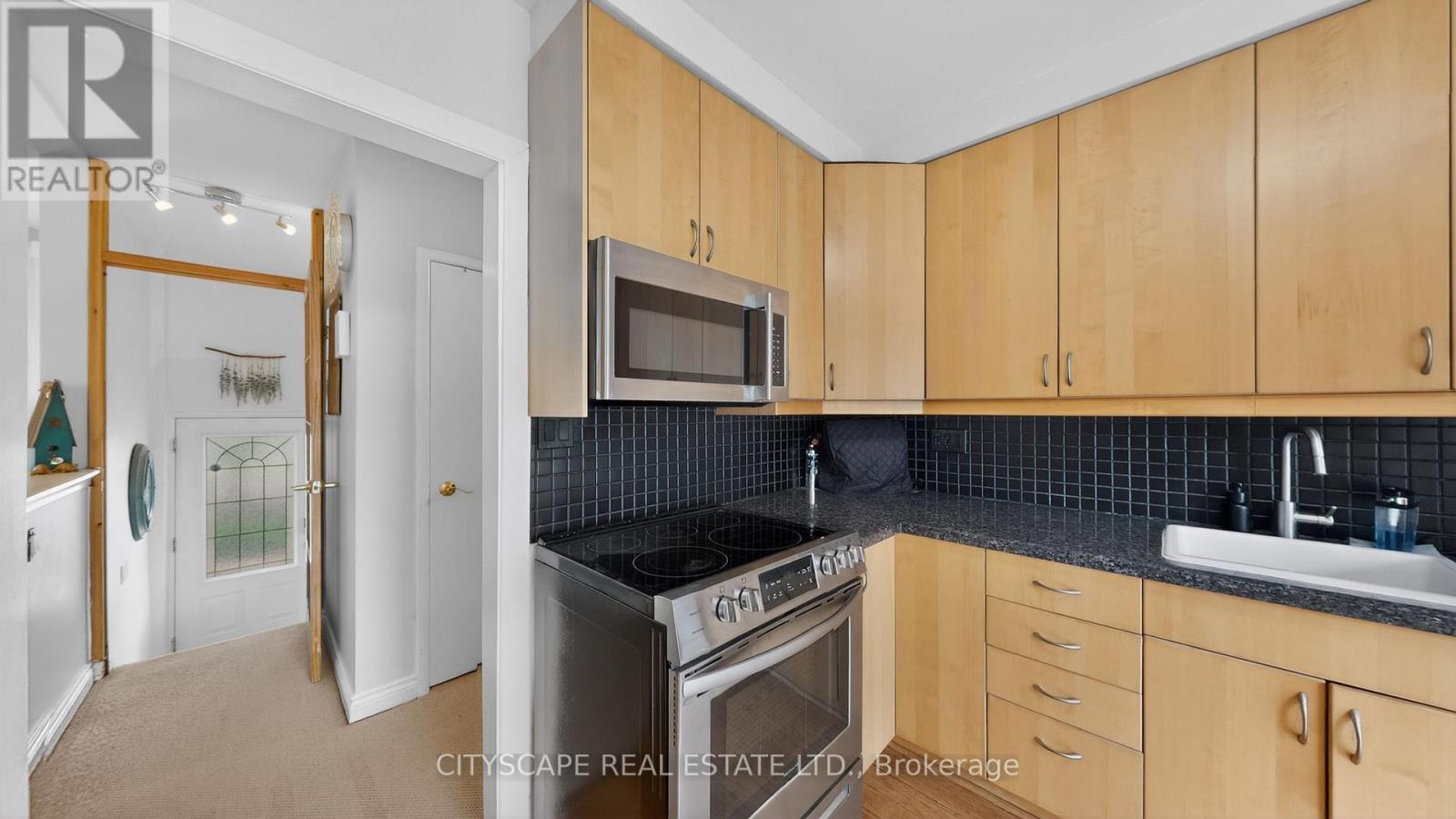79 PAPERBIRCH DRIVE - 13