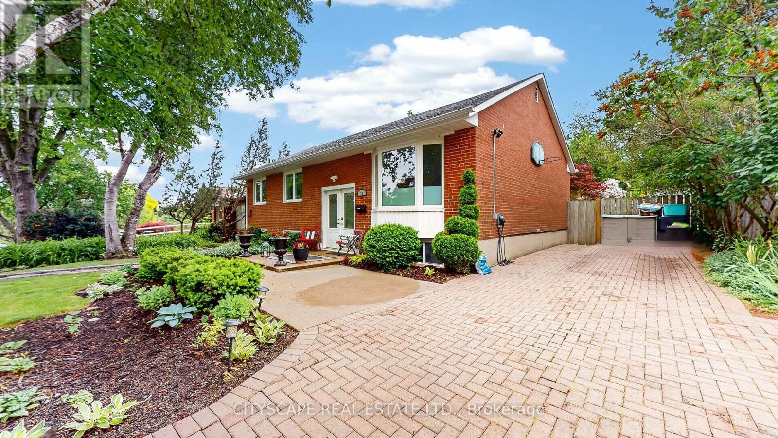 79 PAPERBIRCH DRIVE - 2