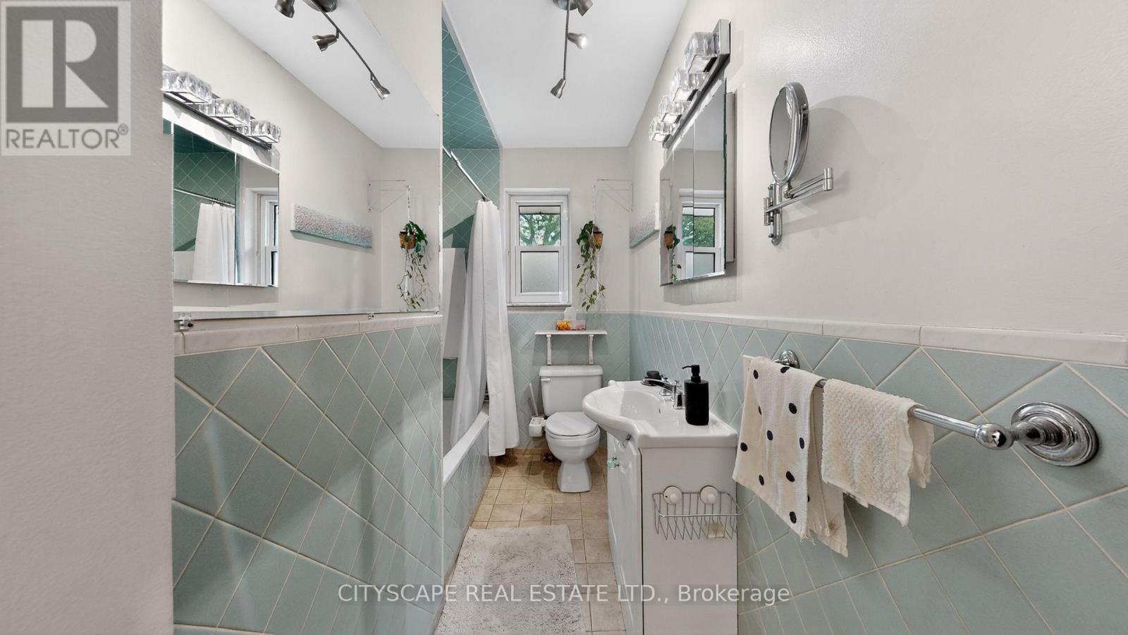 79 PAPERBIRCH DRIVE - 24