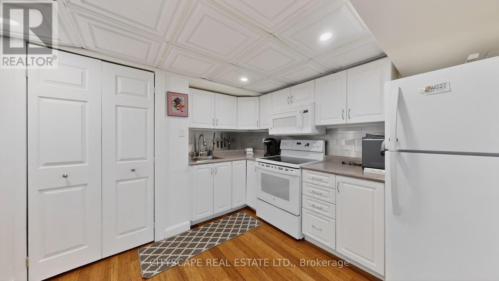 79 PAPERBIRCH DRIVE - 33
