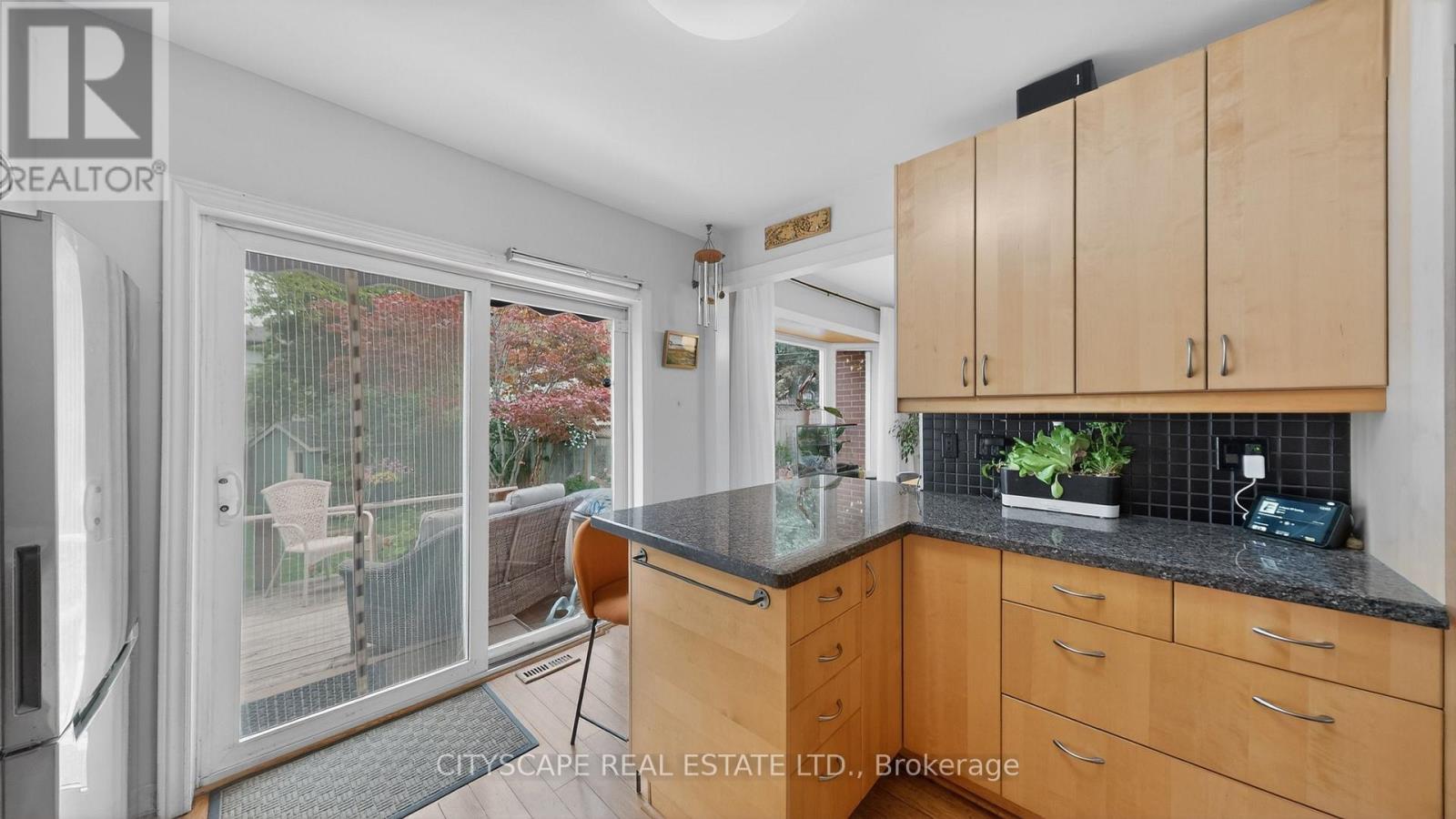 79 PAPERBIRCH DRIVE - 15
