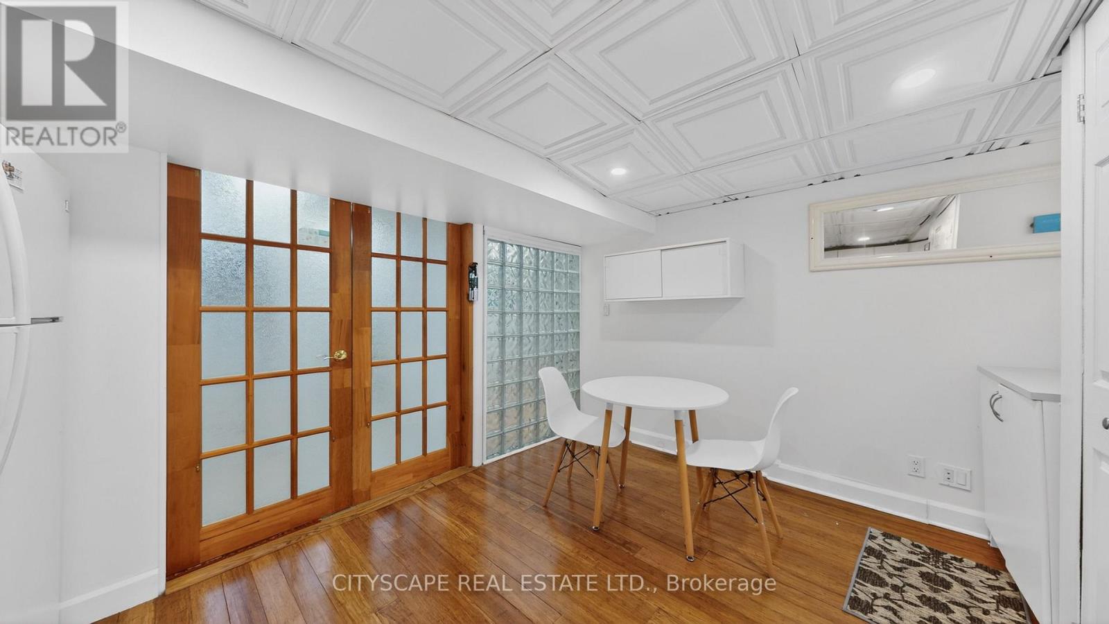 79 PAPERBIRCH DRIVE - 32