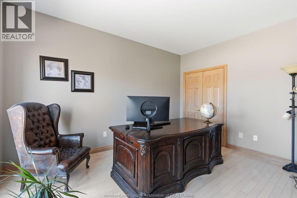 696 GEORGE KENNEDY WAY - 13