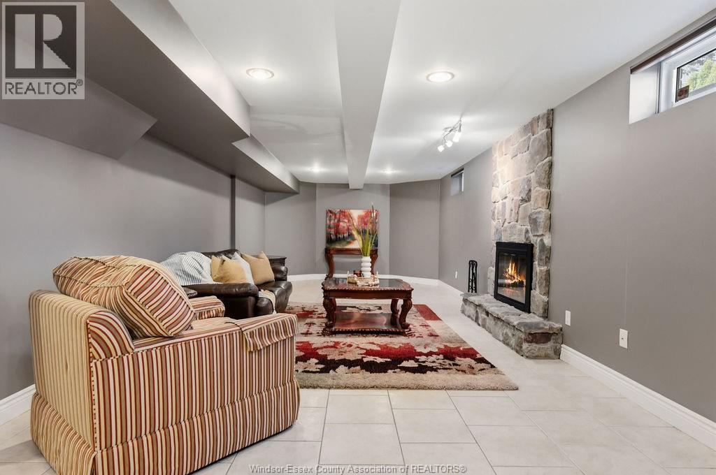 696 GEORGE KENNEDY WAY - 31