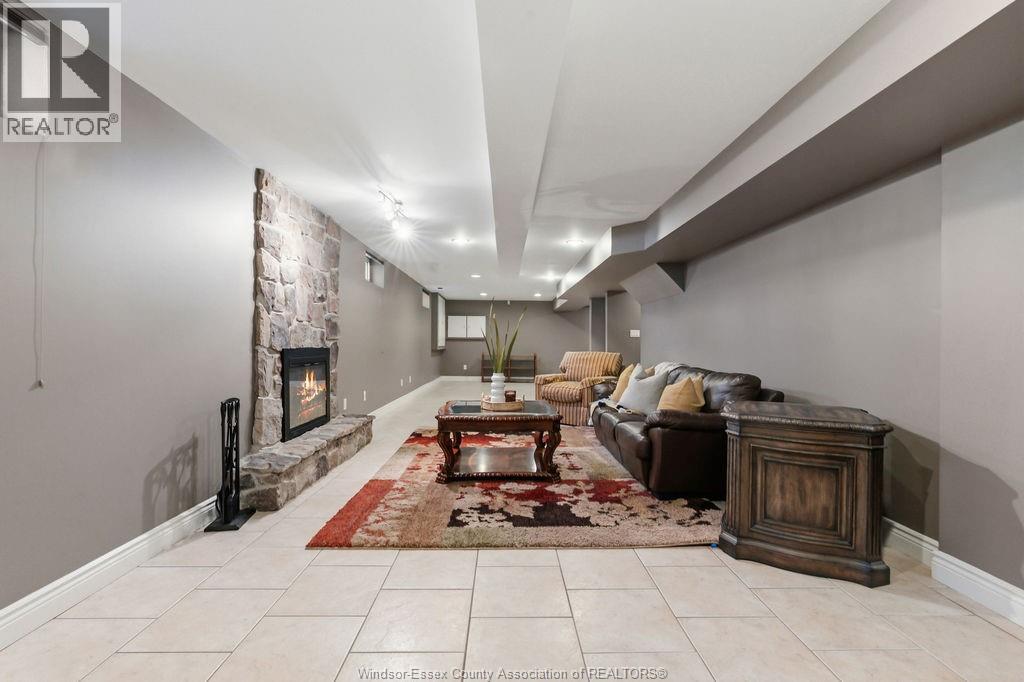 696 GEORGE KENNEDY WAY - 32