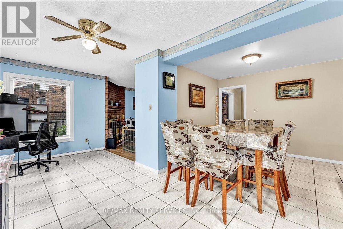 16 MAJOR WILLIAM SHARPE DRIVE E - 18