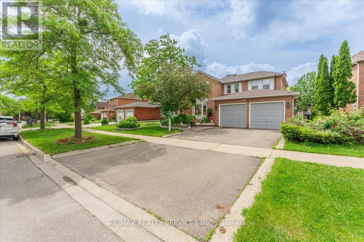 16 MAJOR WILLIAM SHARPE DRIVE E - 2