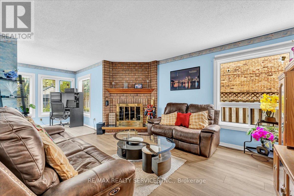 16 MAJOR WILLIAM SHARPE DRIVE E - 20